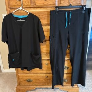 Women’s Carhartt Scrub set 2X top, XL bottom